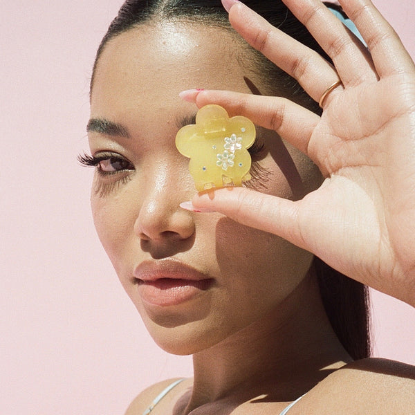 Emi Jay Works Well With Midi Blossom Clip