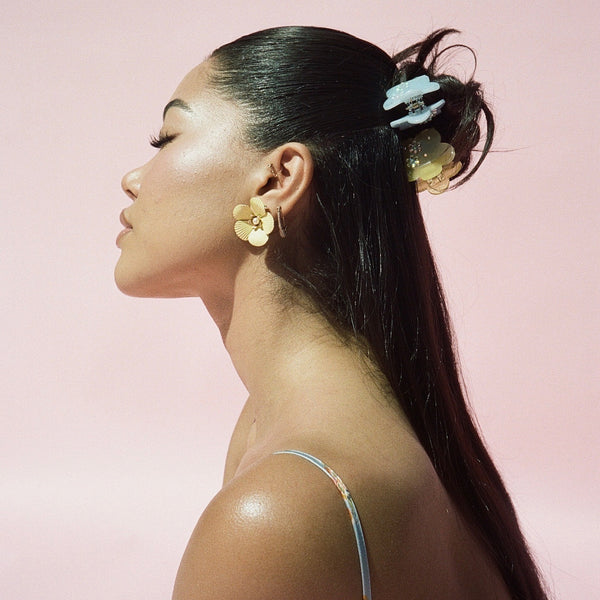 Emi Jay Works Well With Midi Blossom Clip