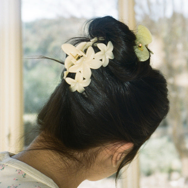 Emi Jay Works Well With Super Bloom Clip