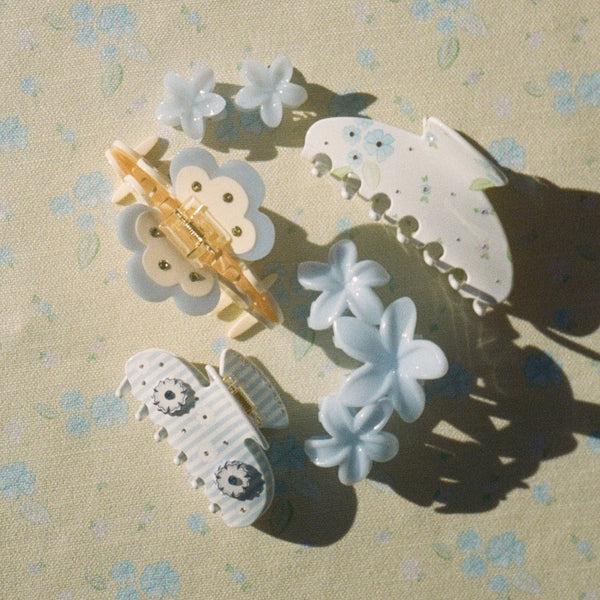 Emi Jay Works Well With Super Bloom Clip