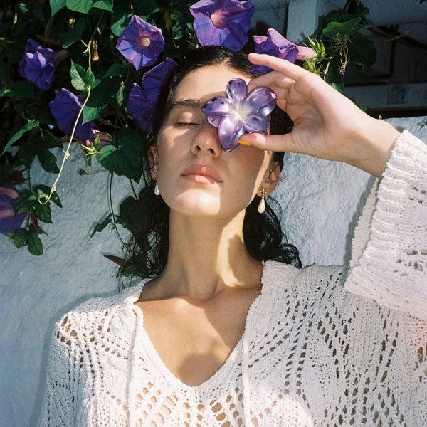 Emi Jay Works Well With Super Bloom Clip