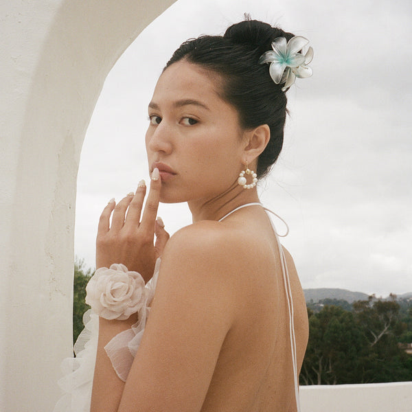 Emi Jay Works Well With Super Bloom Clip