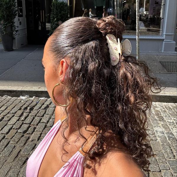 Emi Jay Works Well With Sweetheart Clip