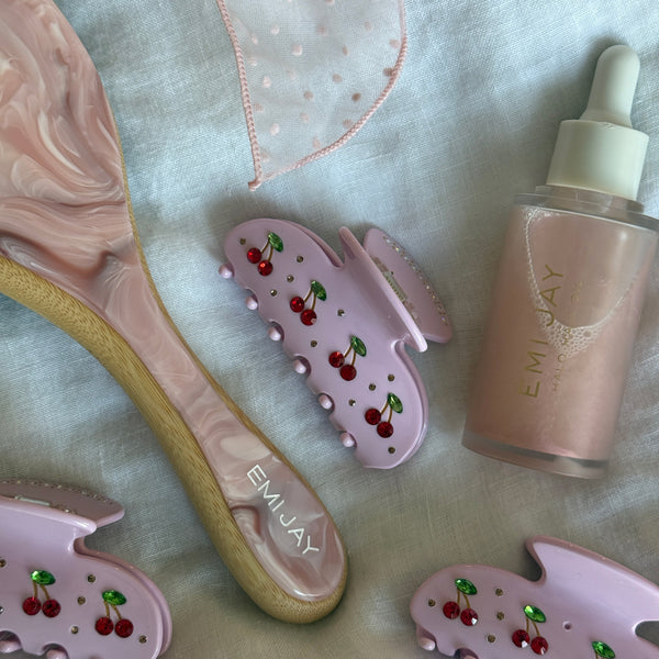 Emi Jay Works Well With Sweetheart Clip