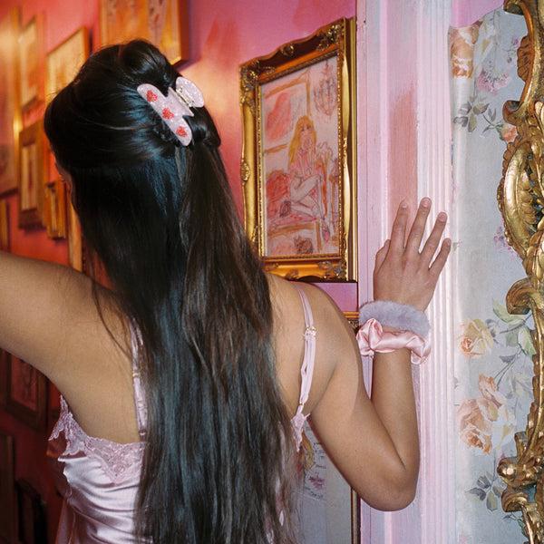 Emi Jay Works Well With Sweetheart Clip