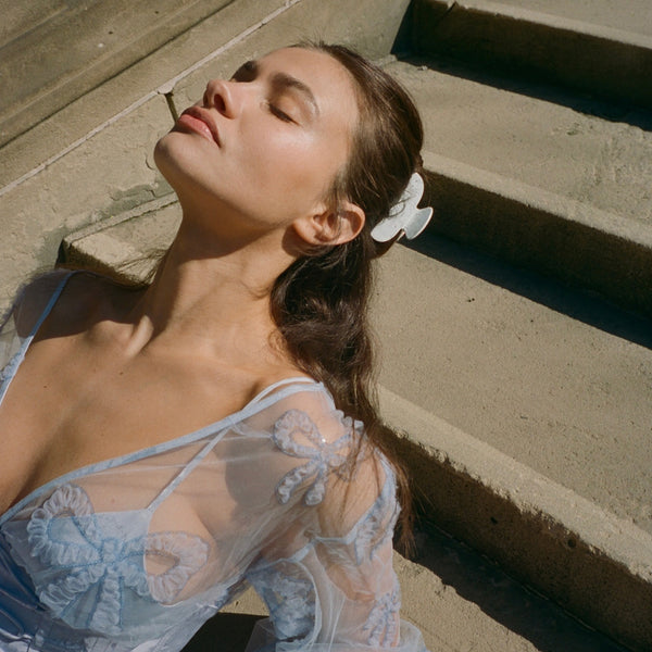 Emi Jay Works Well With Sweetheart Clip