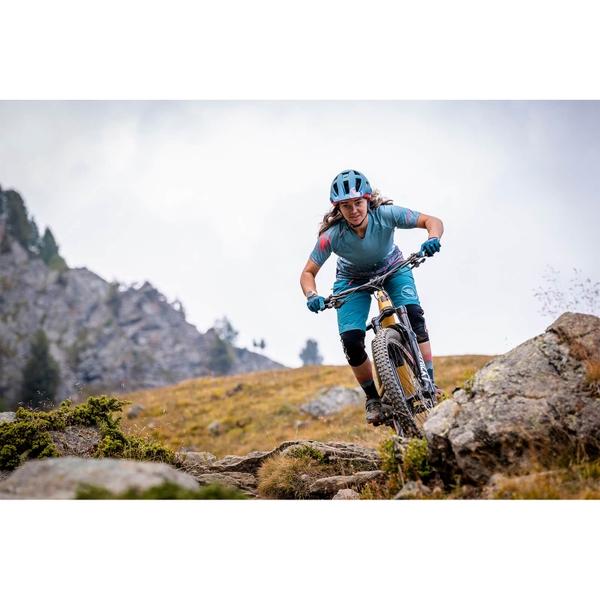 Endura SingleTrack Helmet - Black