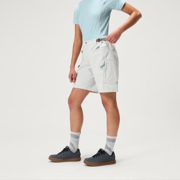 Endura Women's SulTrac Adv 8" Shorts - Lunar Rock