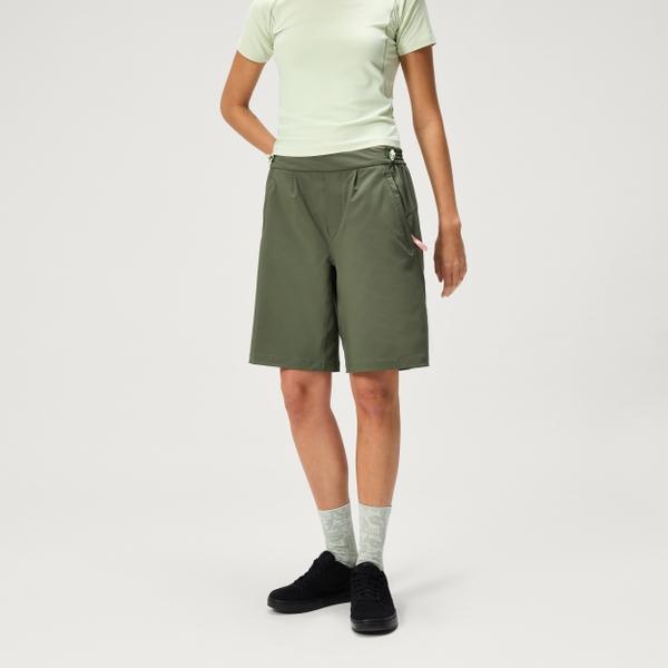 endura Women's SulTrac Pull On 10" Shorts - Thyme