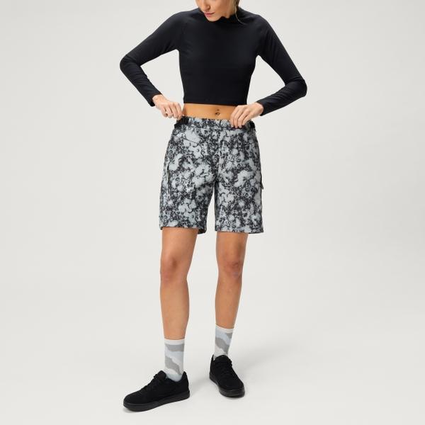 endura Women's SulTrac Adv 8" Shorts - Dispersed Floral