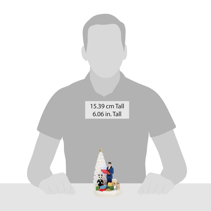 Endura Elvis Passes Out The Gifts