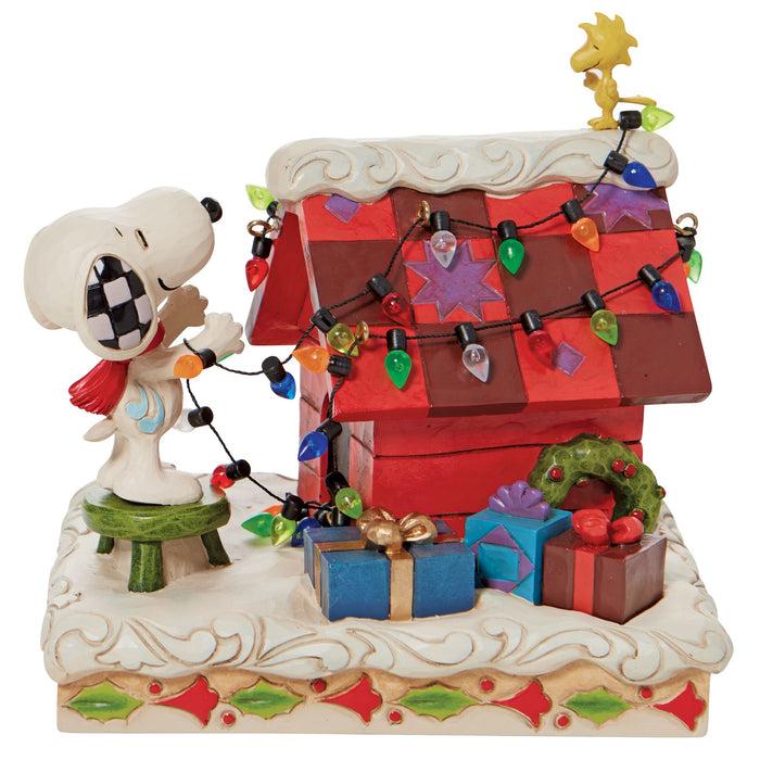 endura Snoopy with WS Decorating Dog