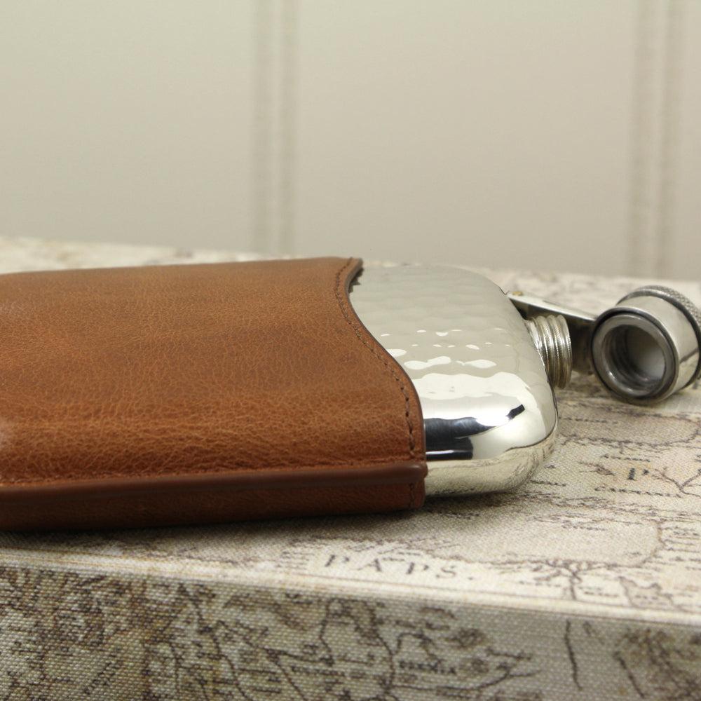 English Factory 6oz Hammered Design Captive Top Pewter Hip Flask With Tan Leather Pouch