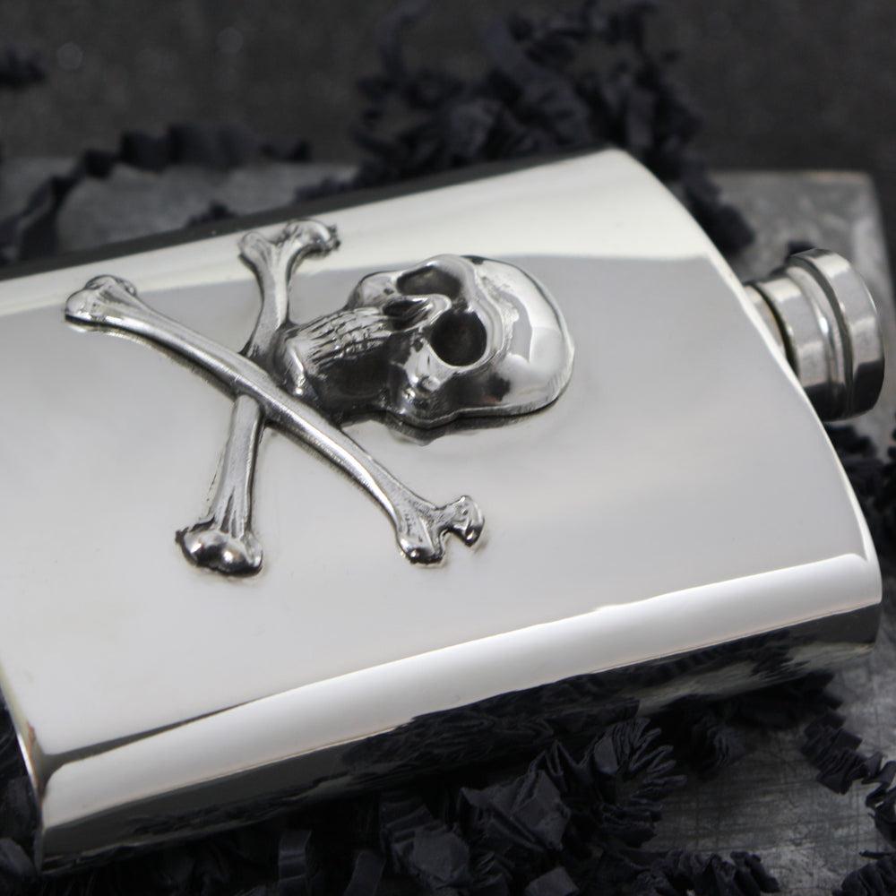 English Factory 6oz Skull And Cross Bones Pewter Hip Flask