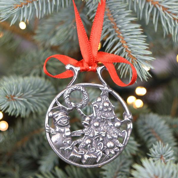 english factory Snowman At The Tree Christmas Tree Pewter Ornament Bauble Decoration