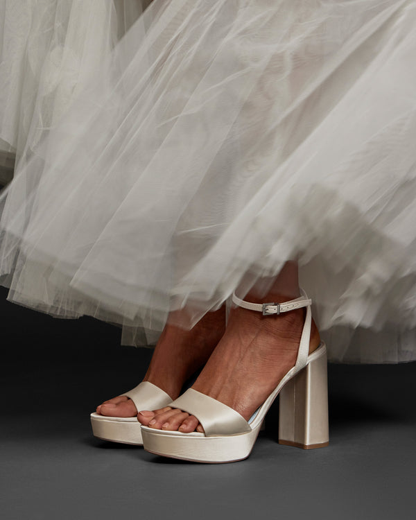 Enzo Angiolini Pendry Platform Sandal Milk