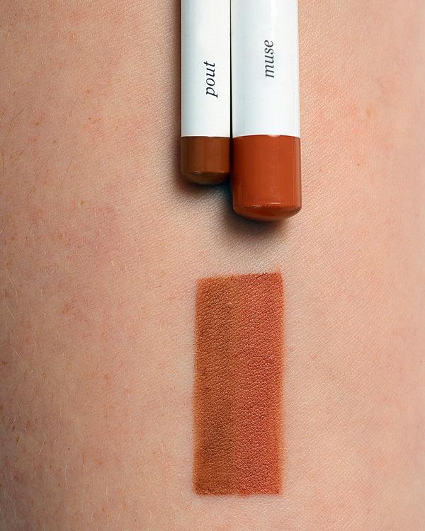 Ere Perez Leading Lip Duo