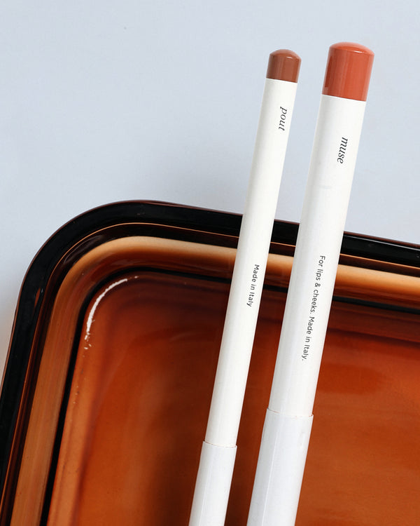 Ere Perez Leading Lip Duo