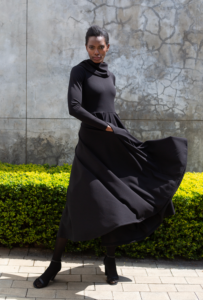 erre The CURVE Fit and Flare Collar Midi Dress - Black