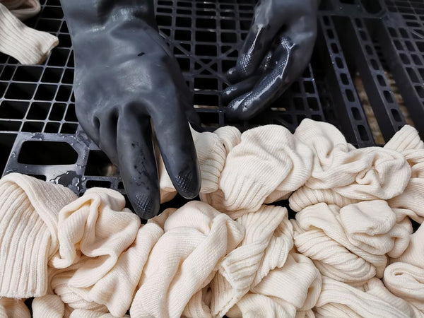 Escuyer Women Tie Dye Socks - Off White / Graphite