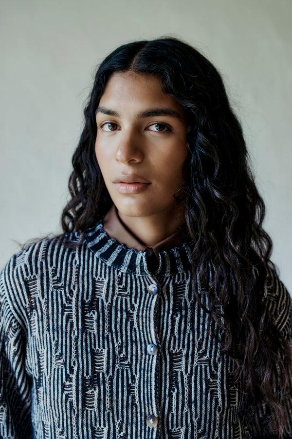 Escvdo TAYTA CROPPED CARDIGAN | IVORY - BLACK - CHOCOLATE