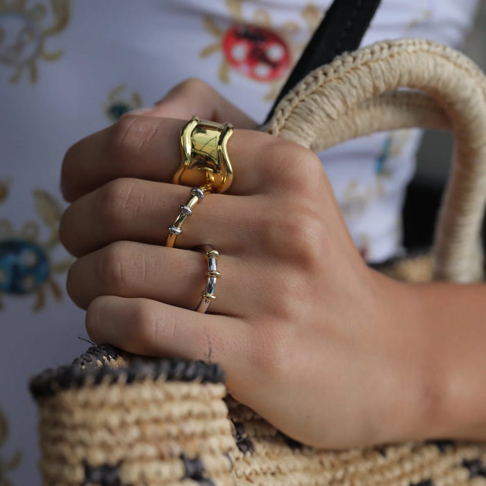 Eshvi Gold Wavy Ring