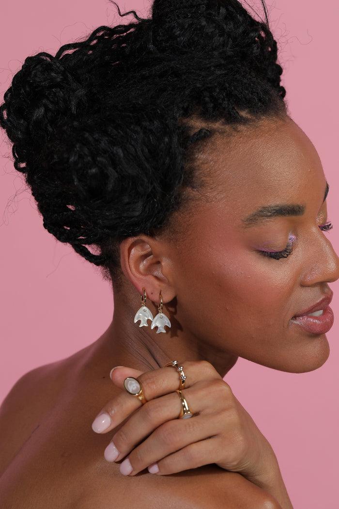 Eshvi Seaside Pearl Earrings