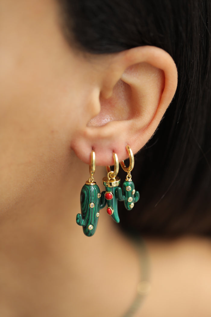 Eshvi Single Fang Charm