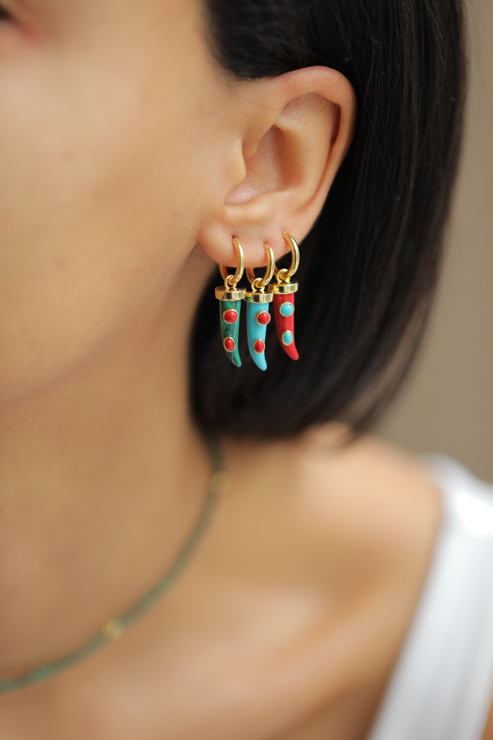 Eshvi Single Fang Charm