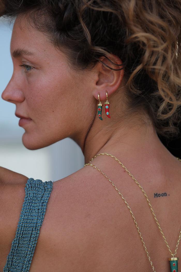 Eshvi Single Fang Charm