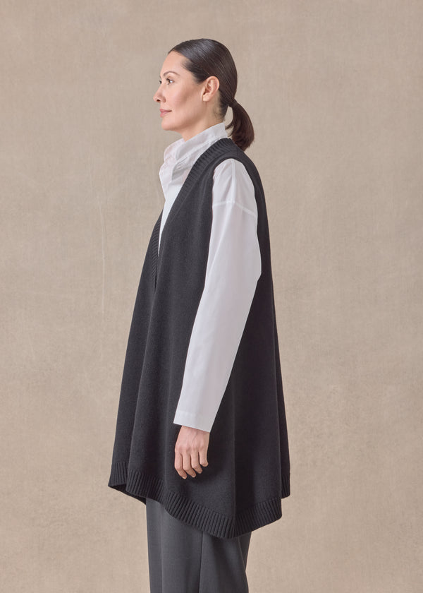 Eskandar Cashmere A-line Sleeveless Deep V-neck Sweater - Long Plus