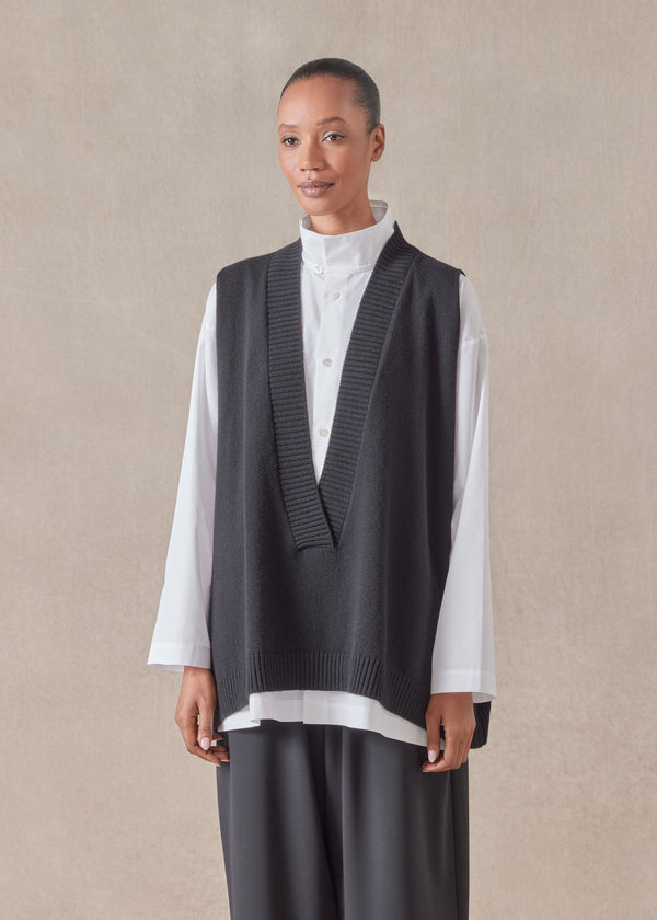 Eskandar Cashmere A-line Sleeveless Deep V-neck Sweater - Mid Plus