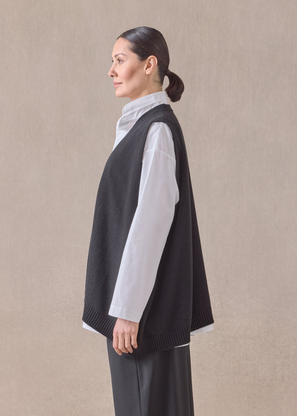 Eskandar Cashmere A-line Sleeveless V Neck Cardigan - Mid Plus