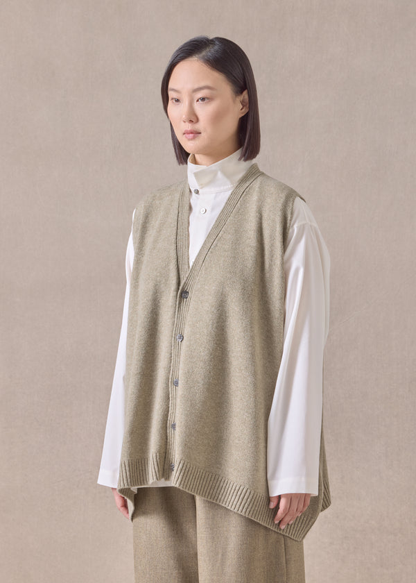 Eskandar Cashmere A-line Sleeveless V Neck Cardigan - Mid Plus