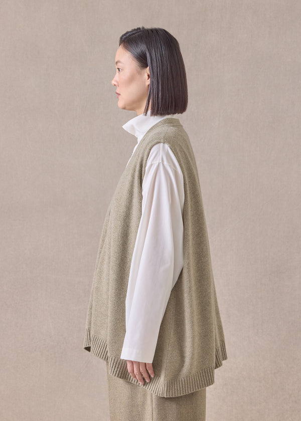 Eskandar Cashmere A-line Sleeveless V Neck Cardigan - Mid Plus