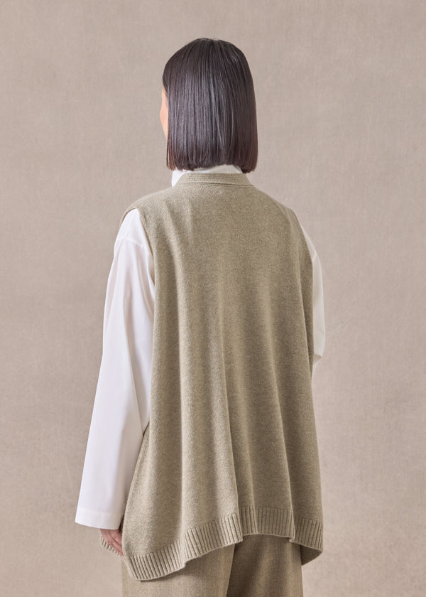 Eskandar Cashmere A-line Sleeveless V Neck Cardigan - Mid Plus