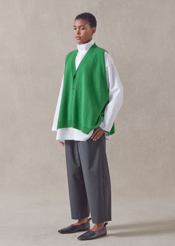 eskandar cashmere a-line sleeveless v neck cardigan - mid plus