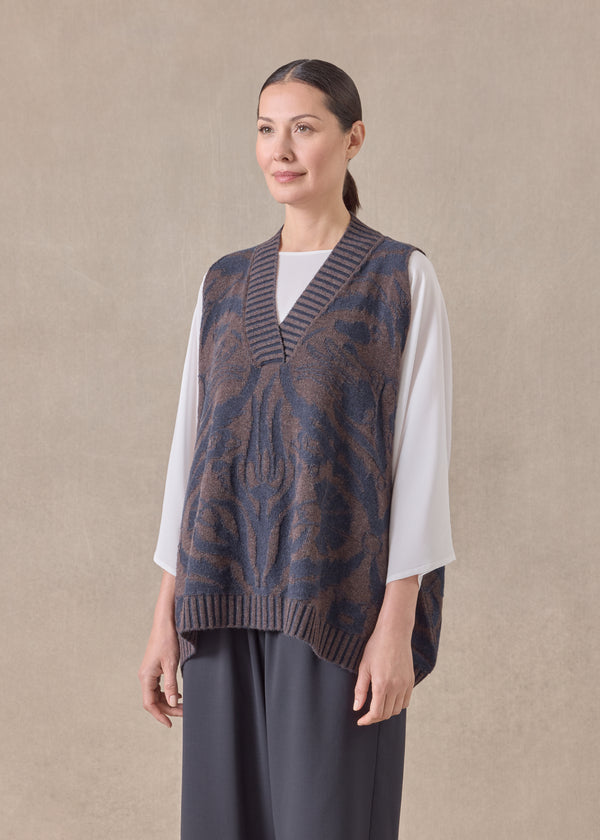 Eskandar Cashmere A-line Sleeveless V-neck - Mid Plus