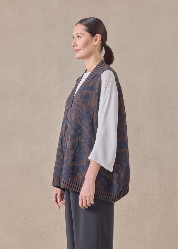 Eskandar Cashmere A-line Sleeveless V-neck - Mid Plus