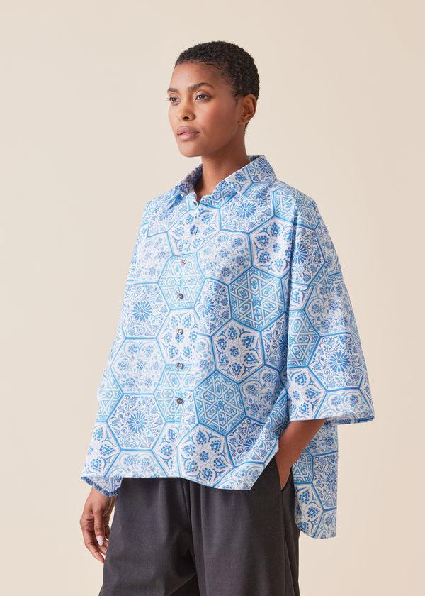 eskandar cotton sloped shoulder wide a-line short sleeve shirt with collar - mid