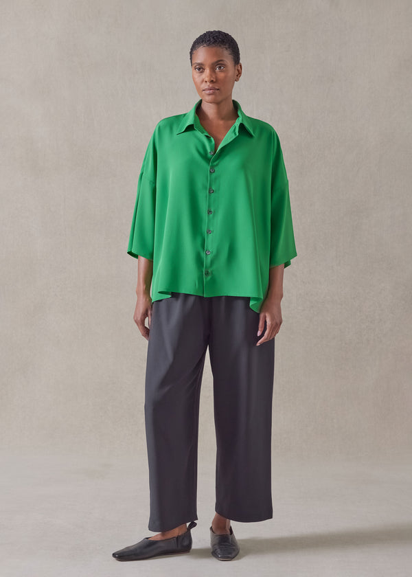 eskandar silk sloped shoulder wide a-line short sleeve shirt with collar - mid