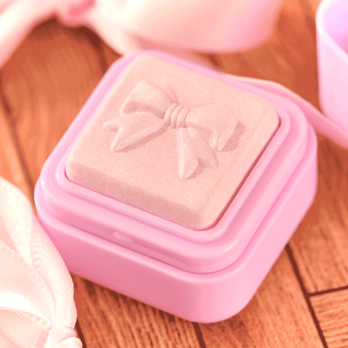 Essence Cosmetics FaBOWlous Highlighter