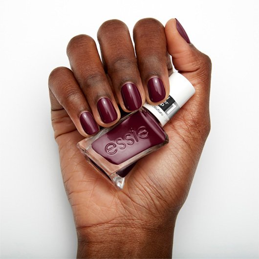 Essie Model Clicks