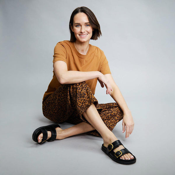 esska Amelie Black Flat Sandal