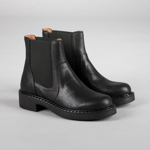 esska Bora Vegan Black Flat Boot