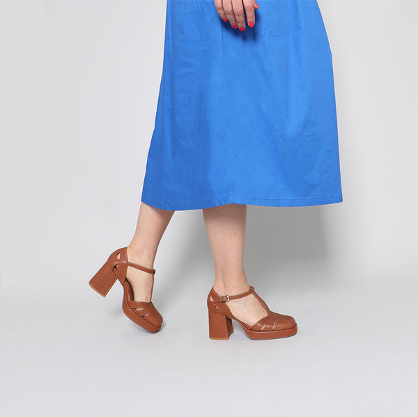 Esska Chaza Tan Leather Mid Heel Shoe