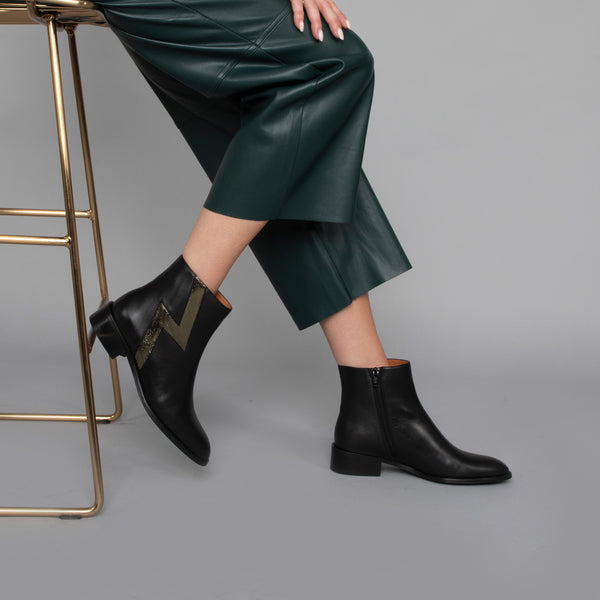 esska Dara Black Flat Boot