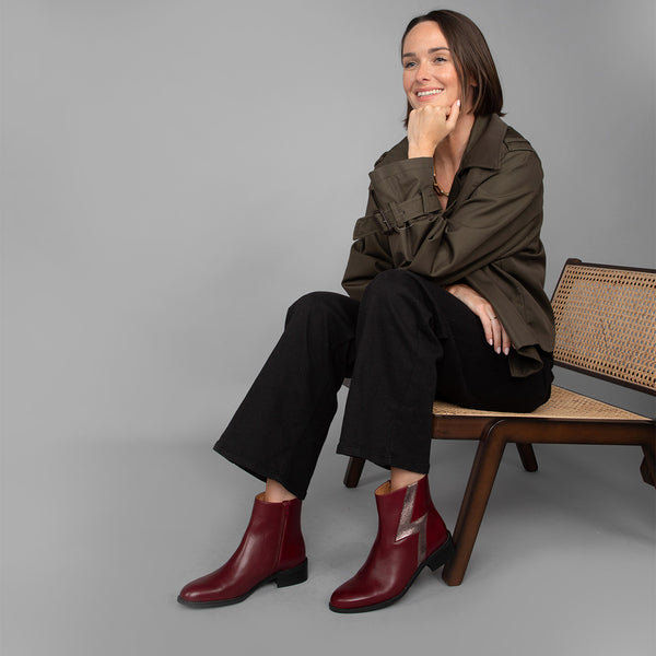 esska Dara Wine Flat Boot