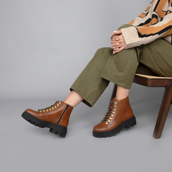 Esska Estelle Tan Chunky Flat Boot