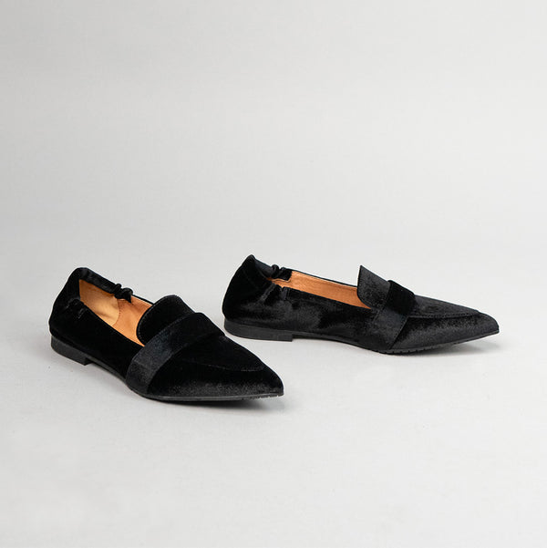 Esska Hannah Vegan Velvet Black Flat Pointy Shoe